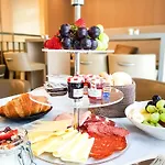 Luxury Kadena ベッド・アンド・ブレックファスト ザダル
