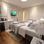 Luxury Kadena ベッド・アンド・ブレックファスト ザダル