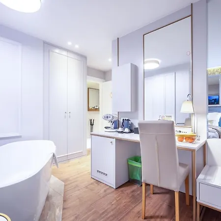 B&B Luxury Kadena 4*